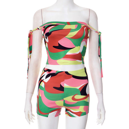 Conjunto de dos piezas con hombros descubiertos y estampado multicolor para mujer, poliéster, sin mangas y pantalones cortos