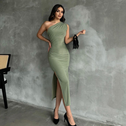 Vestido elegante ajustado sin mangas para mujer con hombros oblicuos