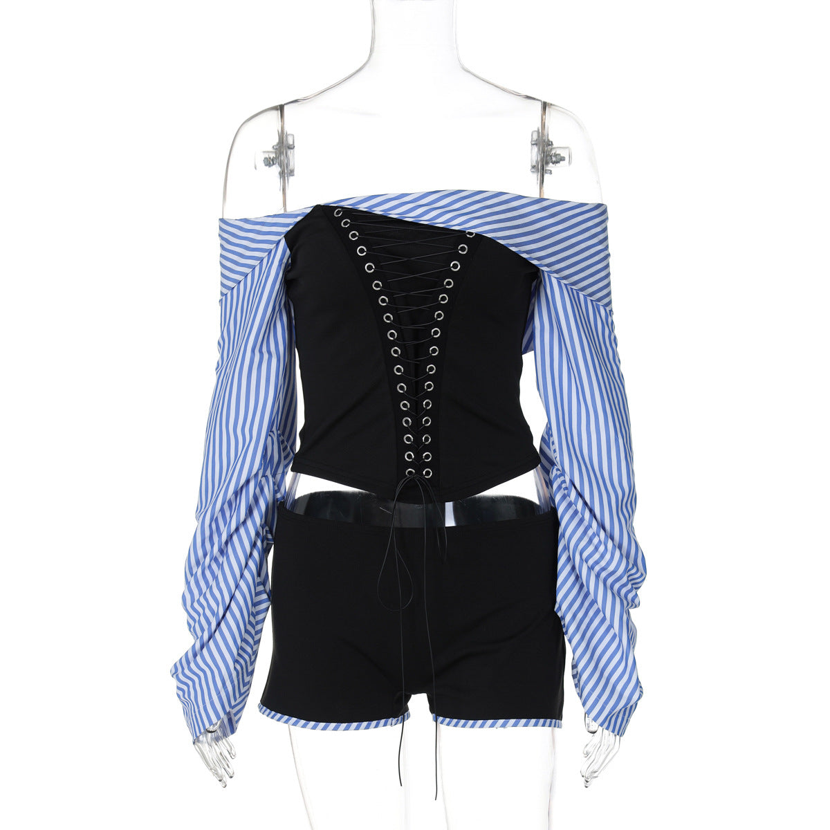 Conjunto de dos piezas de rayas con hombros descubiertos para mujer con pantalones cortos y camiseta de manga larga