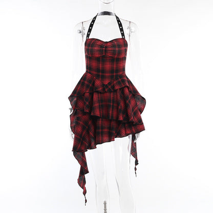 Robe sexy gothique à volants irréguliers et à carreaux rouges, col licou