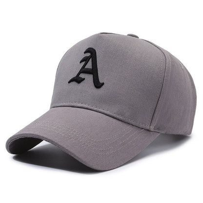 Casquette en coton brodée à lettres simples et coupe ajustable