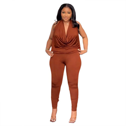 Conjunto de dos piezas de camiseta sin mangas con cuello halter y pantalones ajustados para mujer