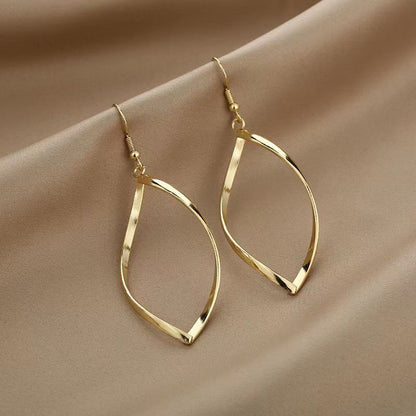 Women Fashion Simple Drop Earrings in Silver