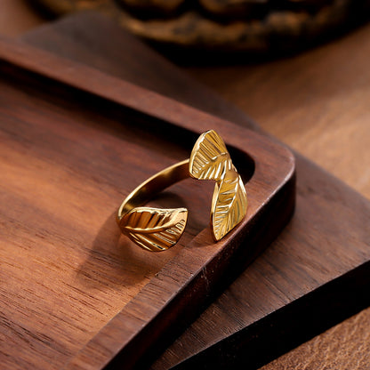 Women Fashion Titanium Steel Geometric Ring in Gold
