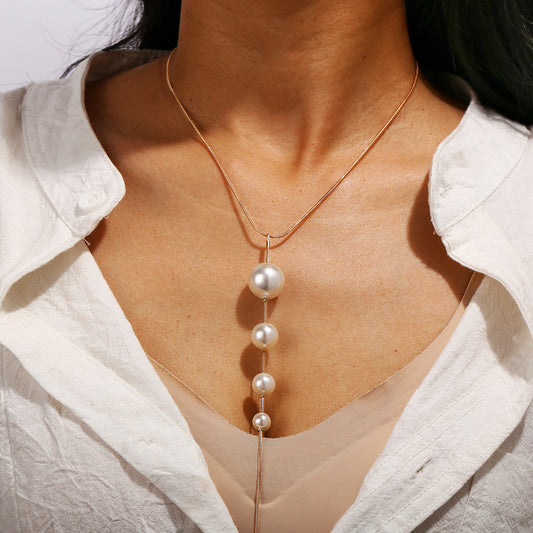 Elegante collar con colgante de borla de perlas de imitación para mujer con cadena de ondas de agua