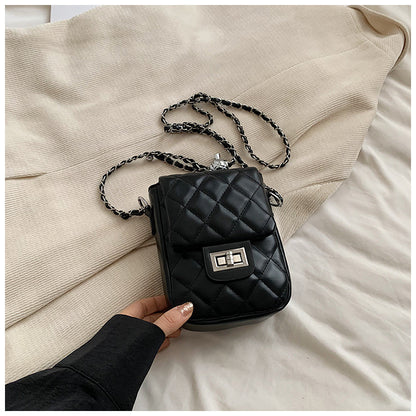 Mini bolso bandolera con bordado romboidal de verano
