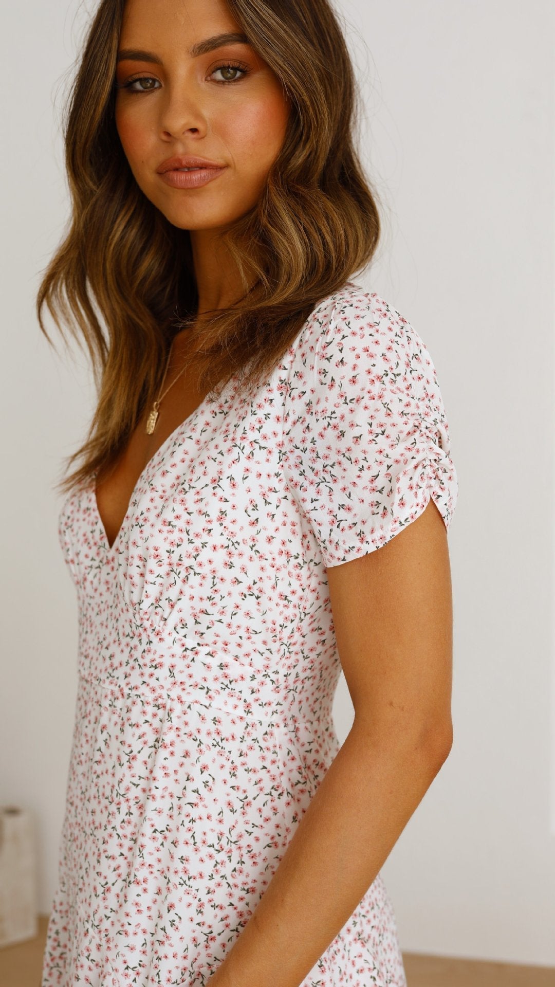 Robe d'été à petites fleurs et col en V pour femme