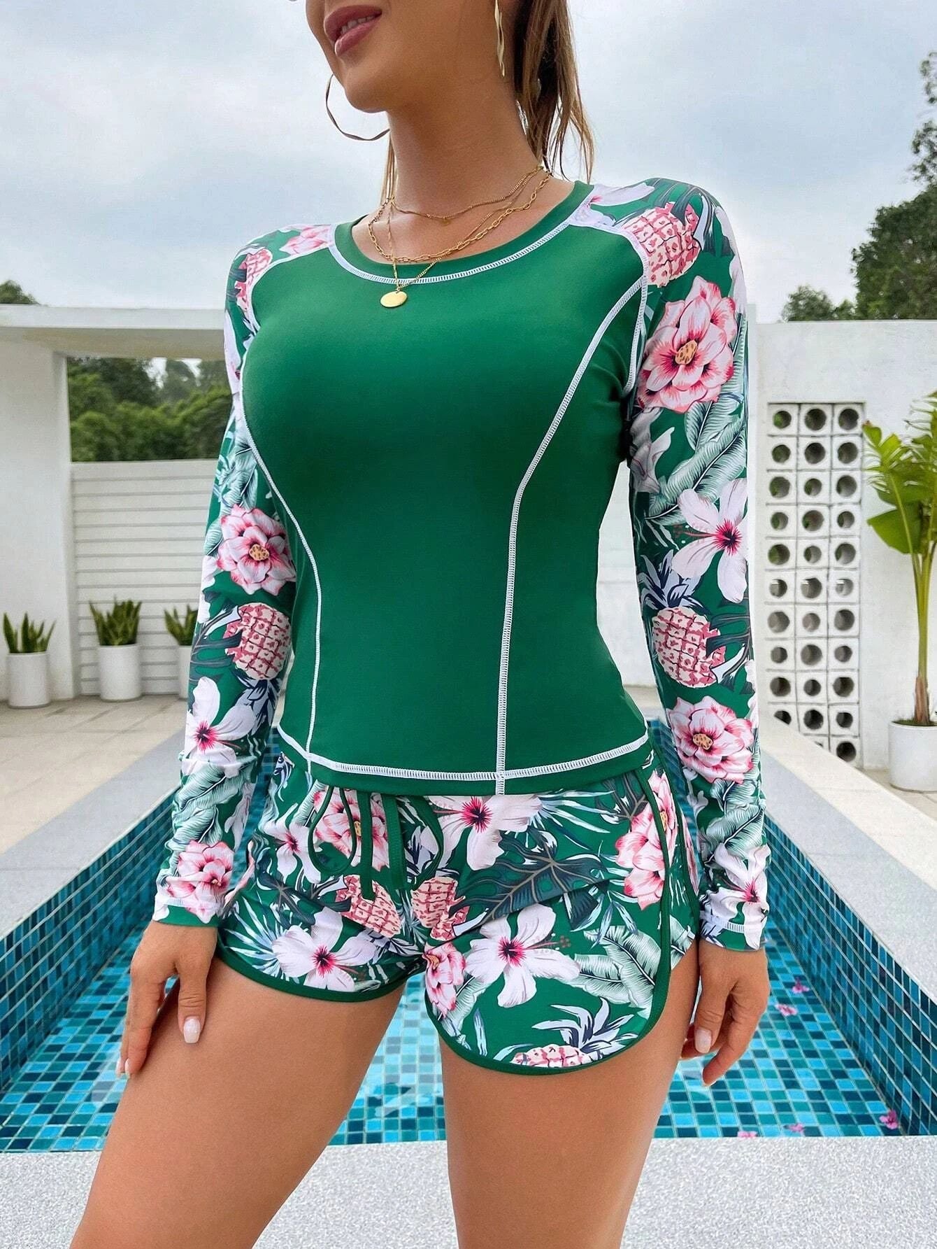 Traje de baño tipo bóxer con estampado floral y protector solar para mujer Vacation Plus Color
