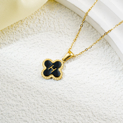 Collar de fritillaria blanca y negra con 26 letras de trébol de moda
