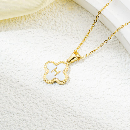 Collar de fritillaria blanca y negra con 26 letras de trébol de moda