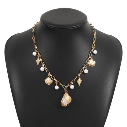 Collar de concha de perla con elementos marinos de moda de verano