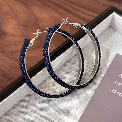 Boucles d'oreilles rondes en denim simples et tendance