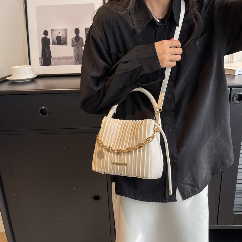 Sac à main seau plissé décontracté de couleur unie pour femme avec chaîne en métal