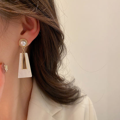 Women Fashion Exaggerated Geometric Earrings in Zinc Alloy