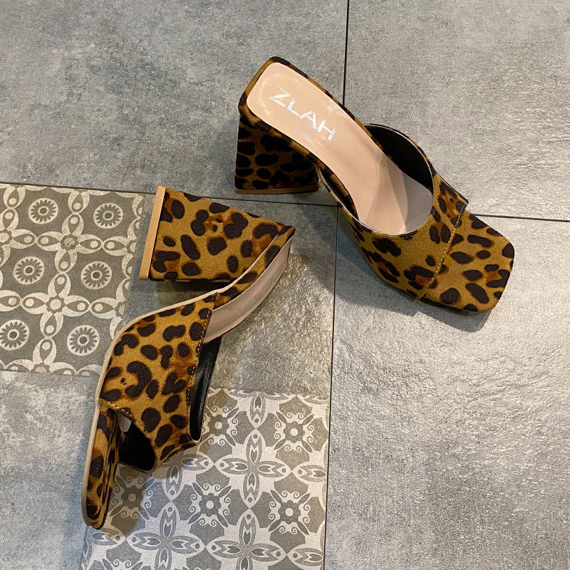 Talons compensés carrés à imprimé léopard tendance