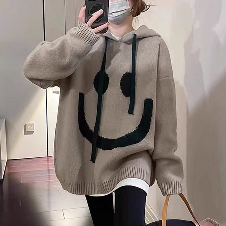 Prendas de punto con capucha y cara sonriente informal a la moda para mujer