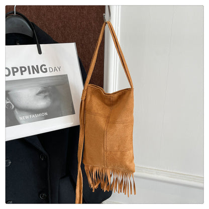 Bolso bandolera retro con borlas esmeriladas de color sólido para mujer