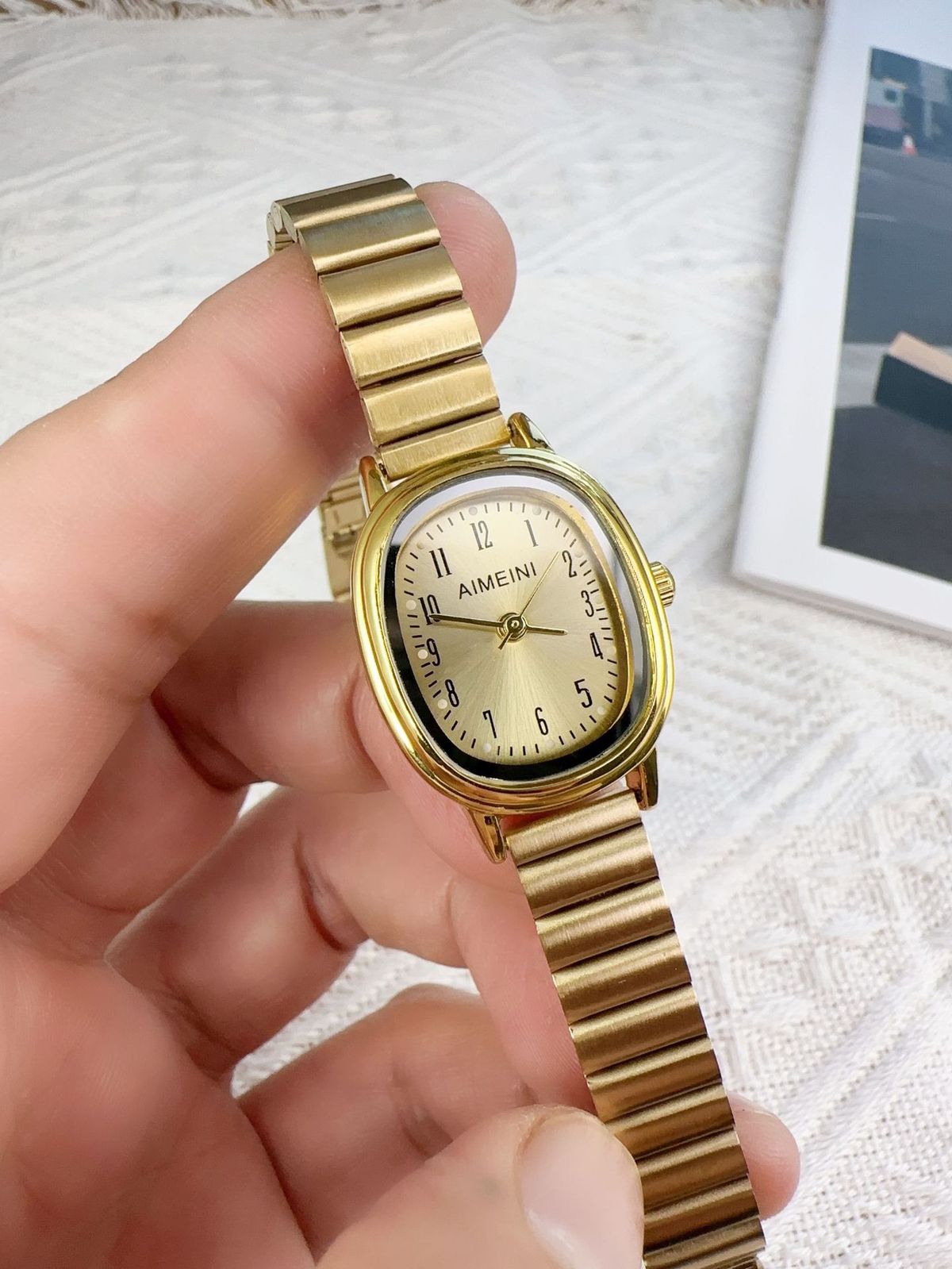 Women Fashion Simple Oval Disc Quartz Watch