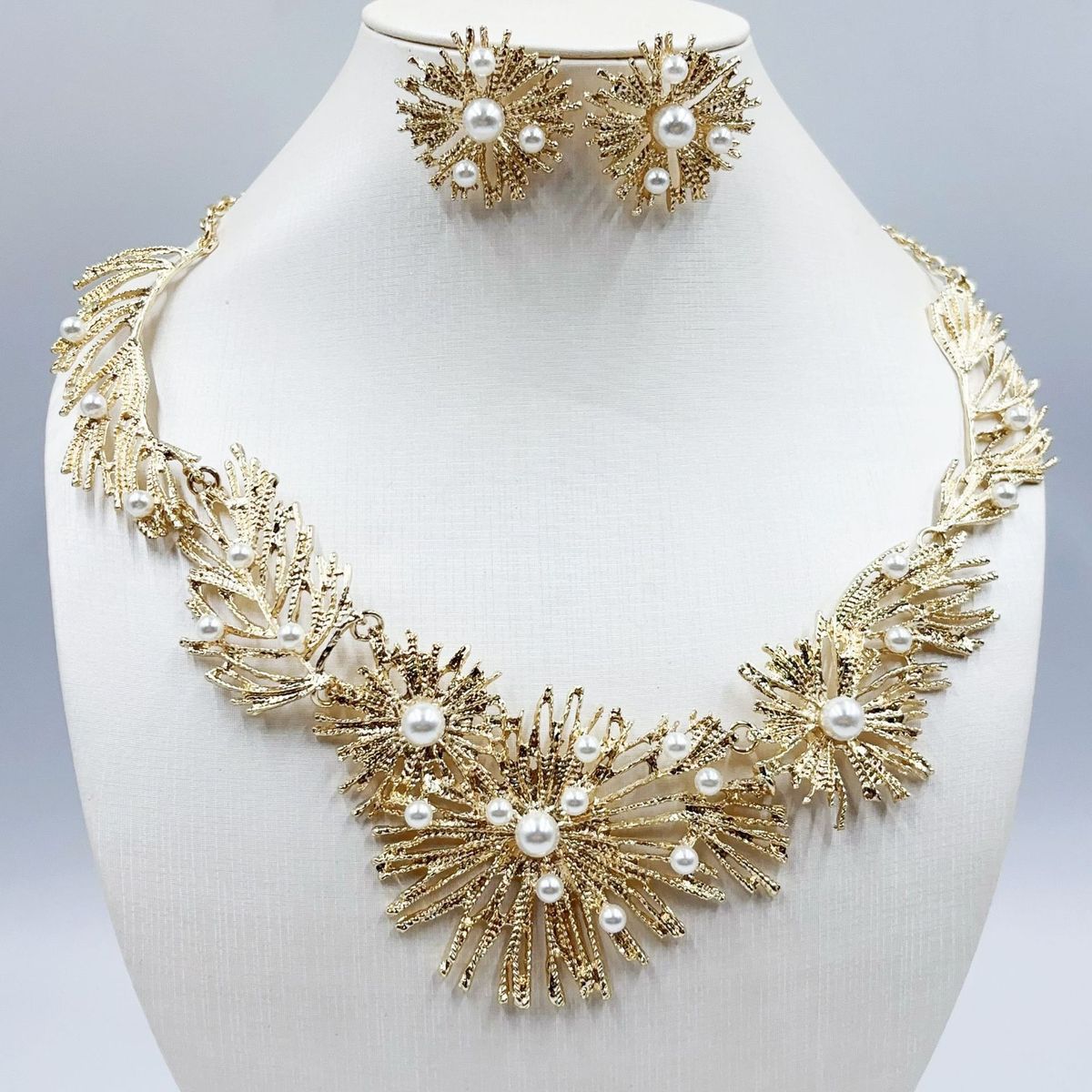 Women Fashion Geometric Alloy Pearl Necklace Earrings Set