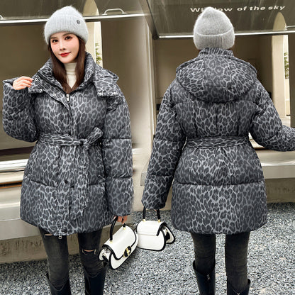 Abrigo de invierno de longitud media para mujer, acolchado de algodón, con cordones y estampado de leopardo.