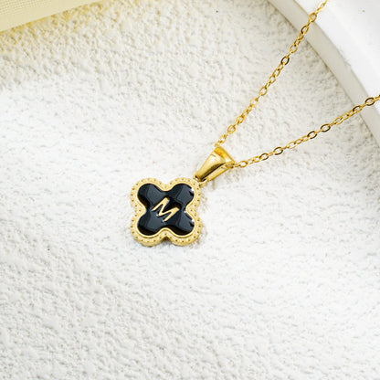 Collar de fritillaria blanca y negra con 26 letras de trébol de moda