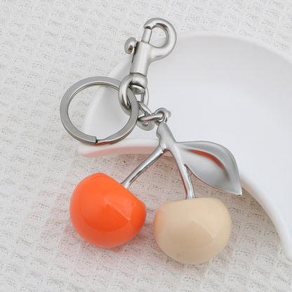 Llavero con colgante de resina con forma de cereza para bolso de mujer