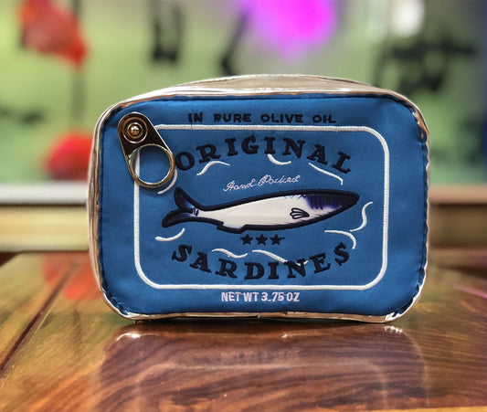 Bonita bolsa de cosméticos de gran capacidad con forma de lata de sardinas