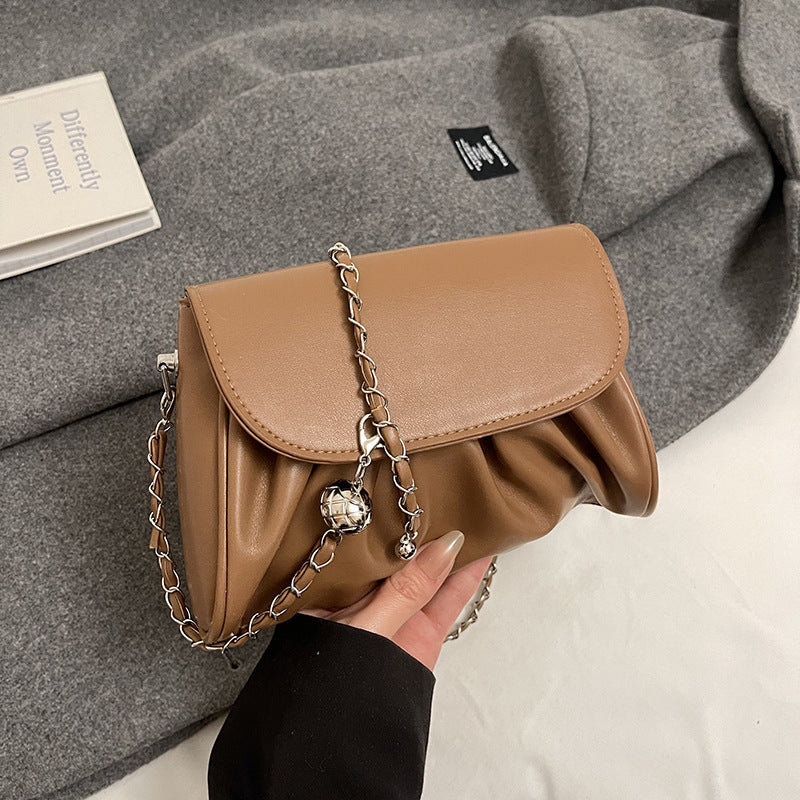 Bolso de hombro con cadena plisada de color liso para chica de moda