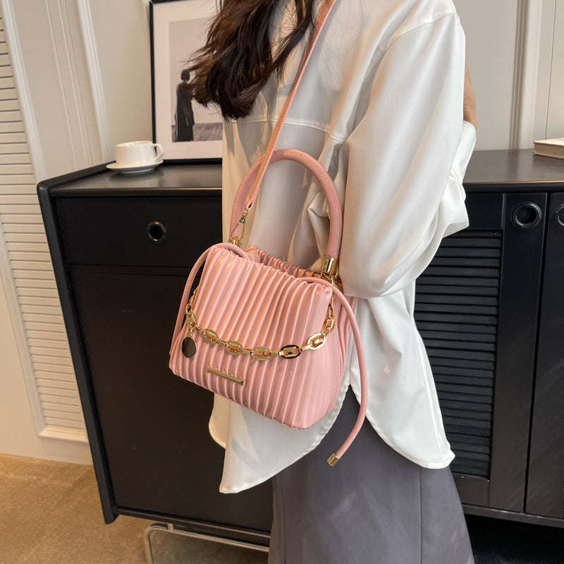 Sac à main seau plissé décontracté de couleur unie pour femme avec chaîne en métal