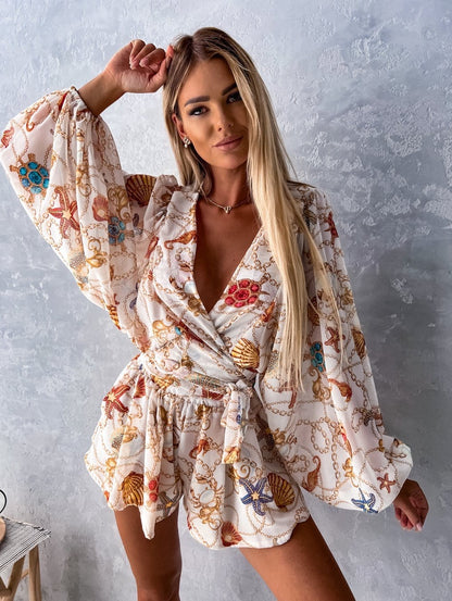 Conjunto de dos piezas de top y pantalones cortos de manga larga con cuello en V y estampado floral para mujer