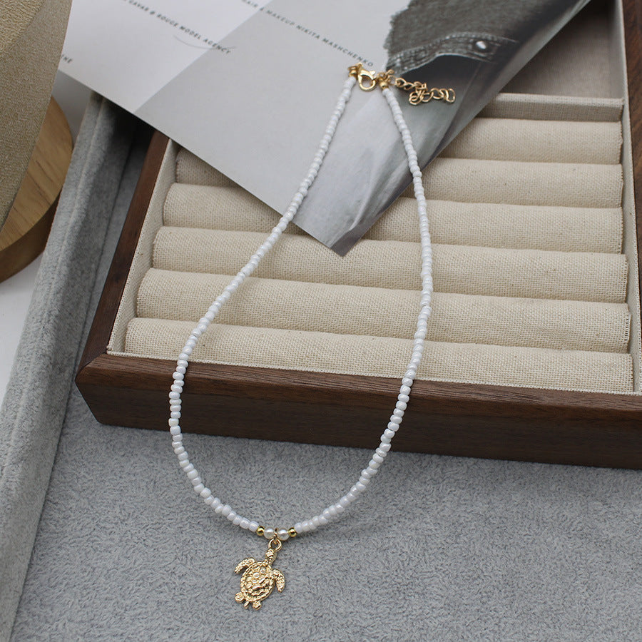 Collar con colgante de estrella de mar y cuentas de moda para mujer con detalles de aleación.