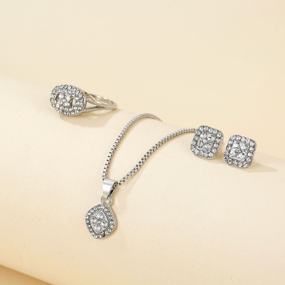 Women Fashion Geometric Alloy Jewelry Set with Necklace Ring Earrings