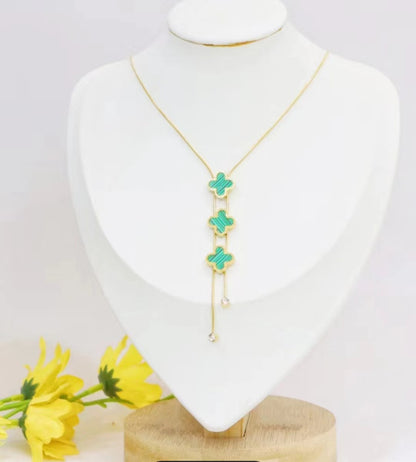 Collar con colgante de borla de trébol de cuatro hojas de acero inoxidable para mujer