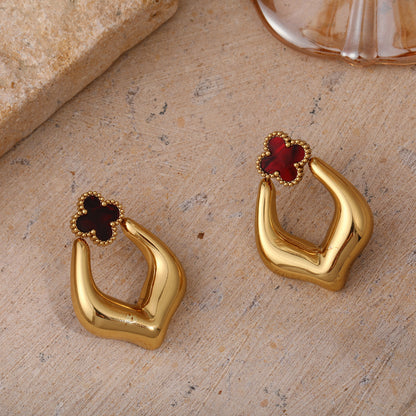 Boucles d'oreilles à tige en acier titane avec trèfle à quatre feuilles personnalisé