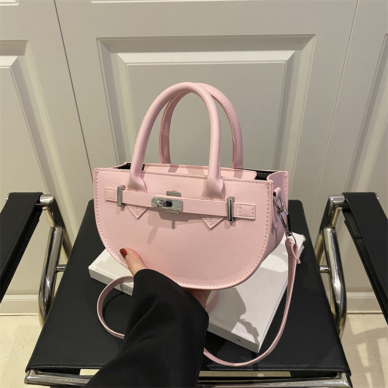Bolso de hombro de diseño moderno para mujer, ideal para el día a día en verano.