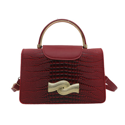 Bolso de piel de cocodrilo con hebilla de metal en color liso para mujer
