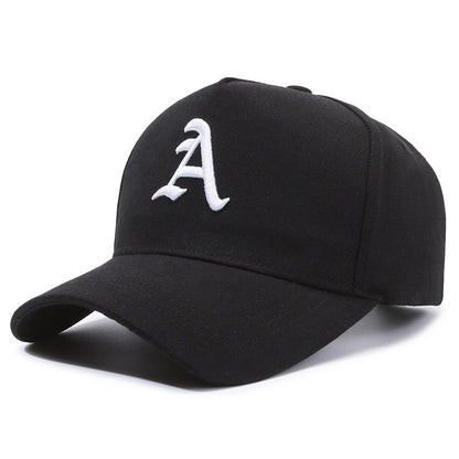 Casquette en coton brodée à lettres simples et coupe ajustable