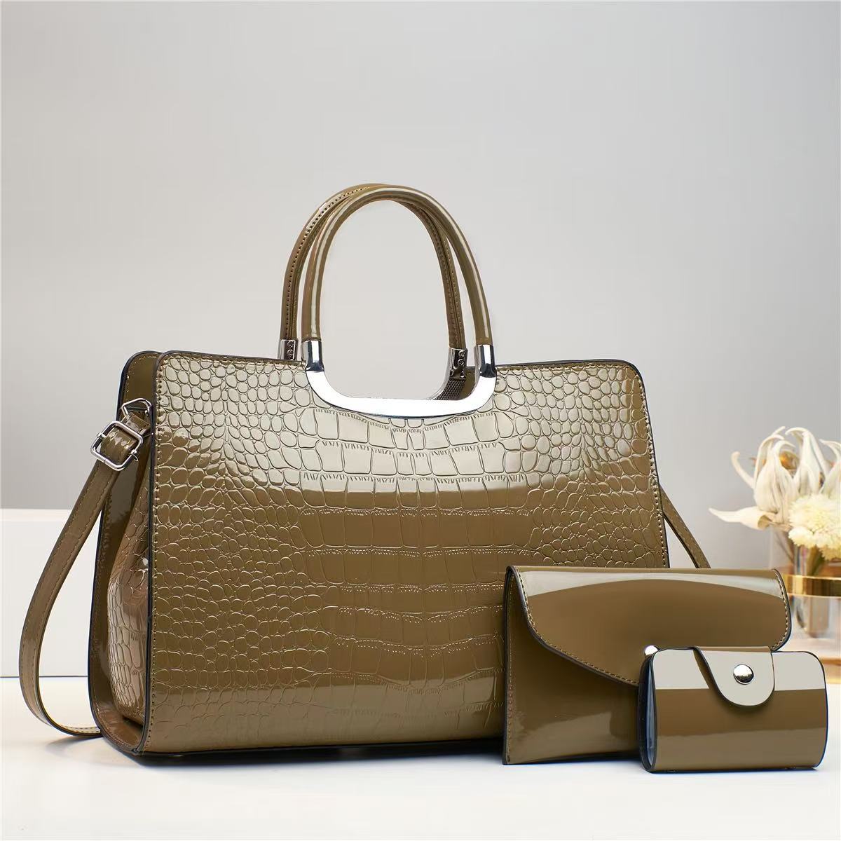 Conjunto de bolso de mano de charol con estampado de cocodrilo de color liso informal para mujer