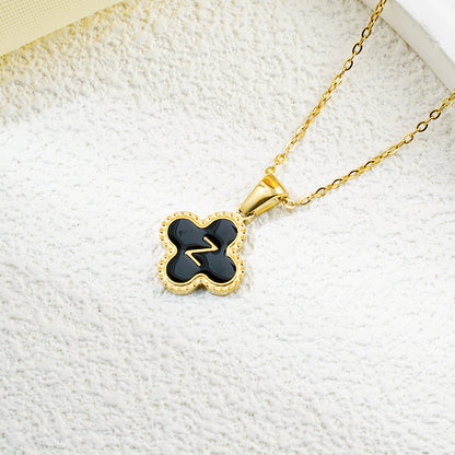 Collar de fritillaria blanca y negra con 26 letras de trébol de moda