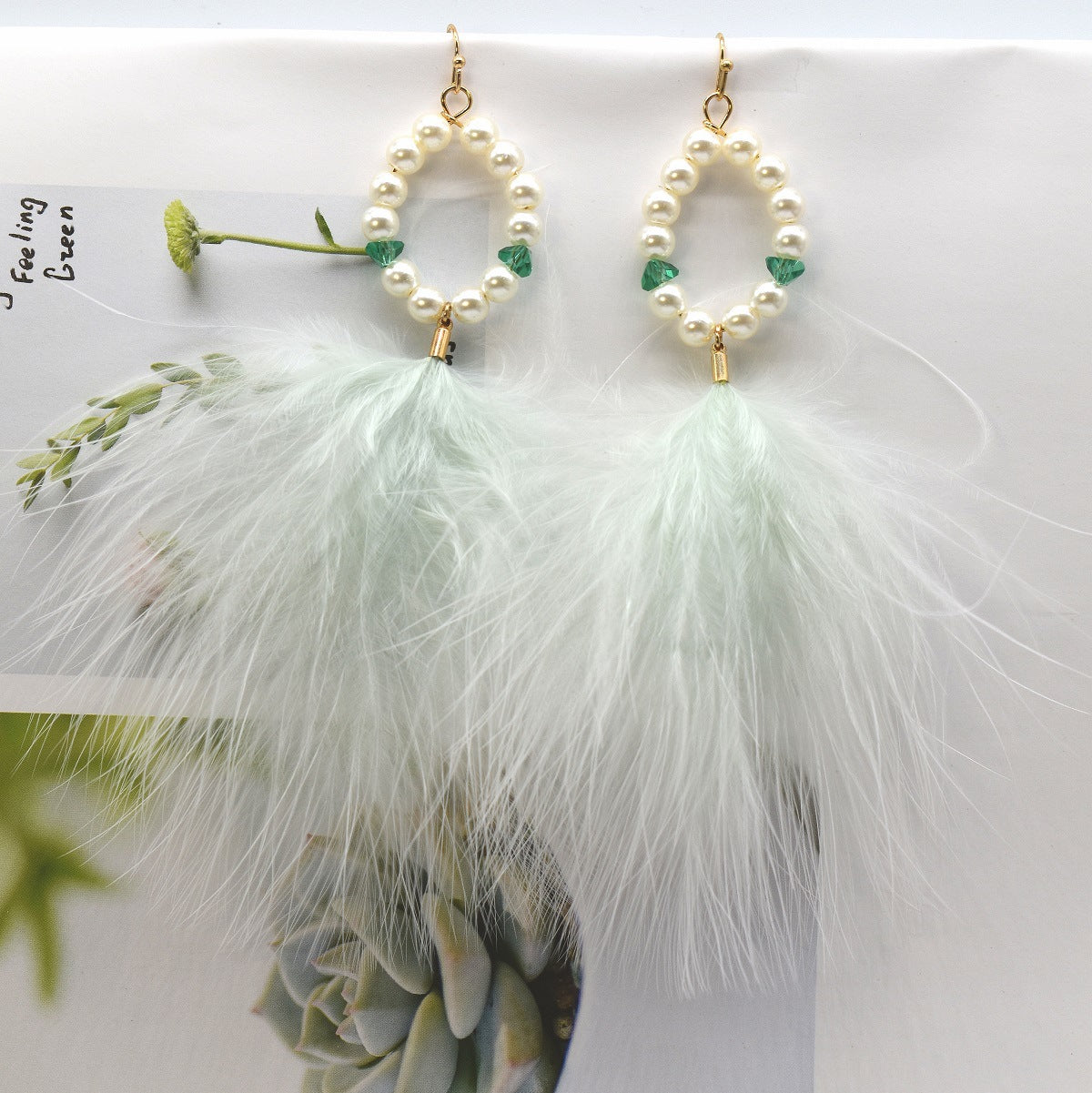 Pendientes de perlas de peluche con plumas bohemias para mujer