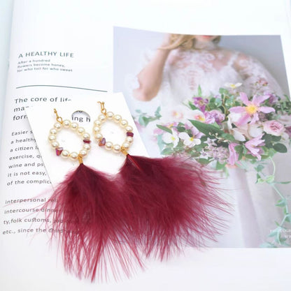 Pendientes de perlas de peluche con plumas bohemias para mujer