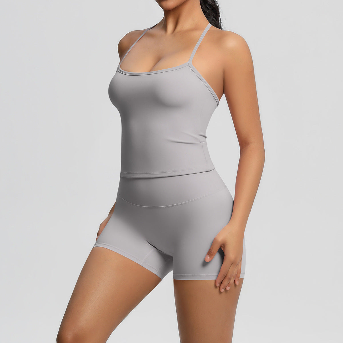 Conjunto de dos piezas de camiseta sin mangas informal con espalda descubierta y pantalones cortos ajustados para mujer