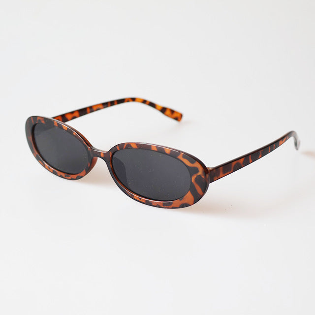 Gafas de sol retro ovaladas con montura pequeña