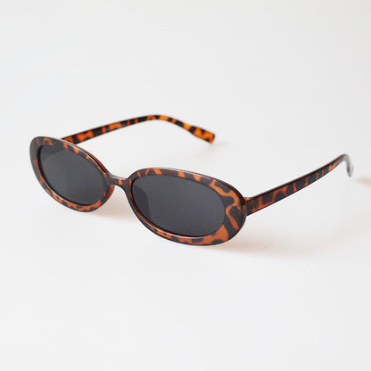 Gafas de sol retro ovaladas con montura pequeña
