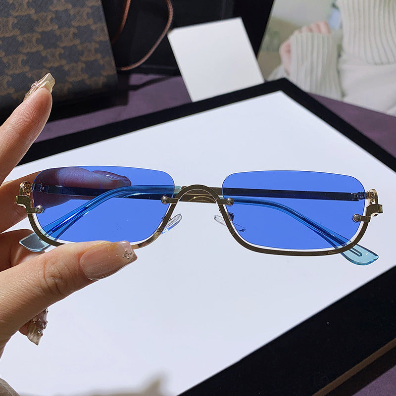 Lunettes de soleil carrées à petite monture simple pour femmes