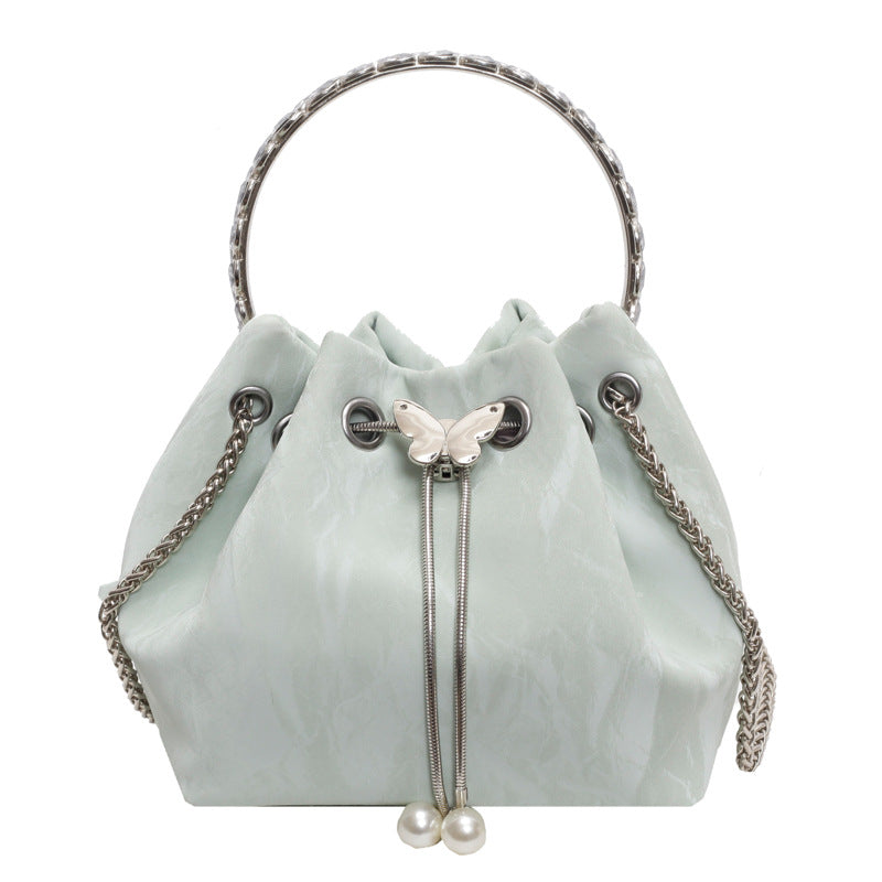 Bolso de mano elegante con cadena de mariposa plisada de color sólido para mujer