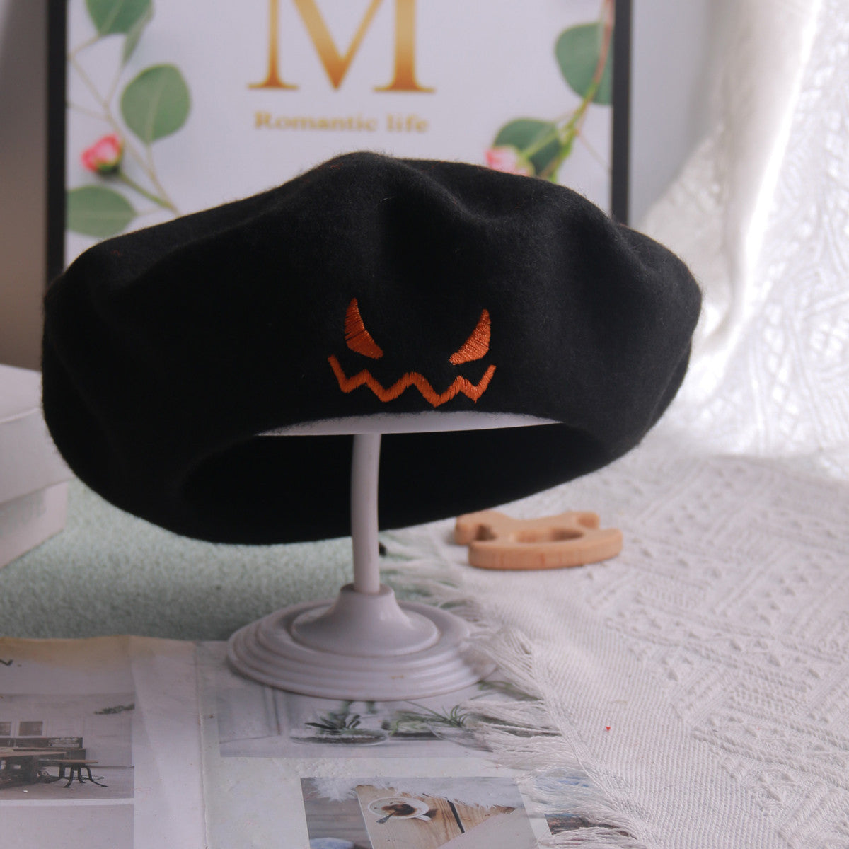 Béret brodé citrouille en laine pour femme, idéal pour Halloween