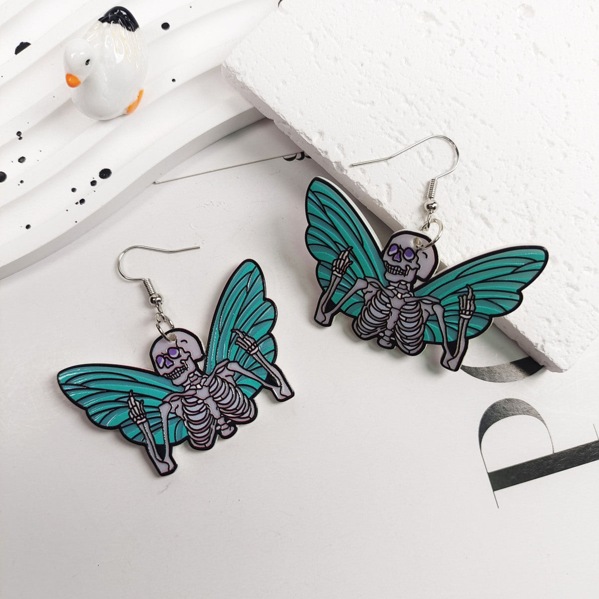 Pendientes acrílicos de Halloween para mujer con diseño de calavera de Diablo, fresa y lápida