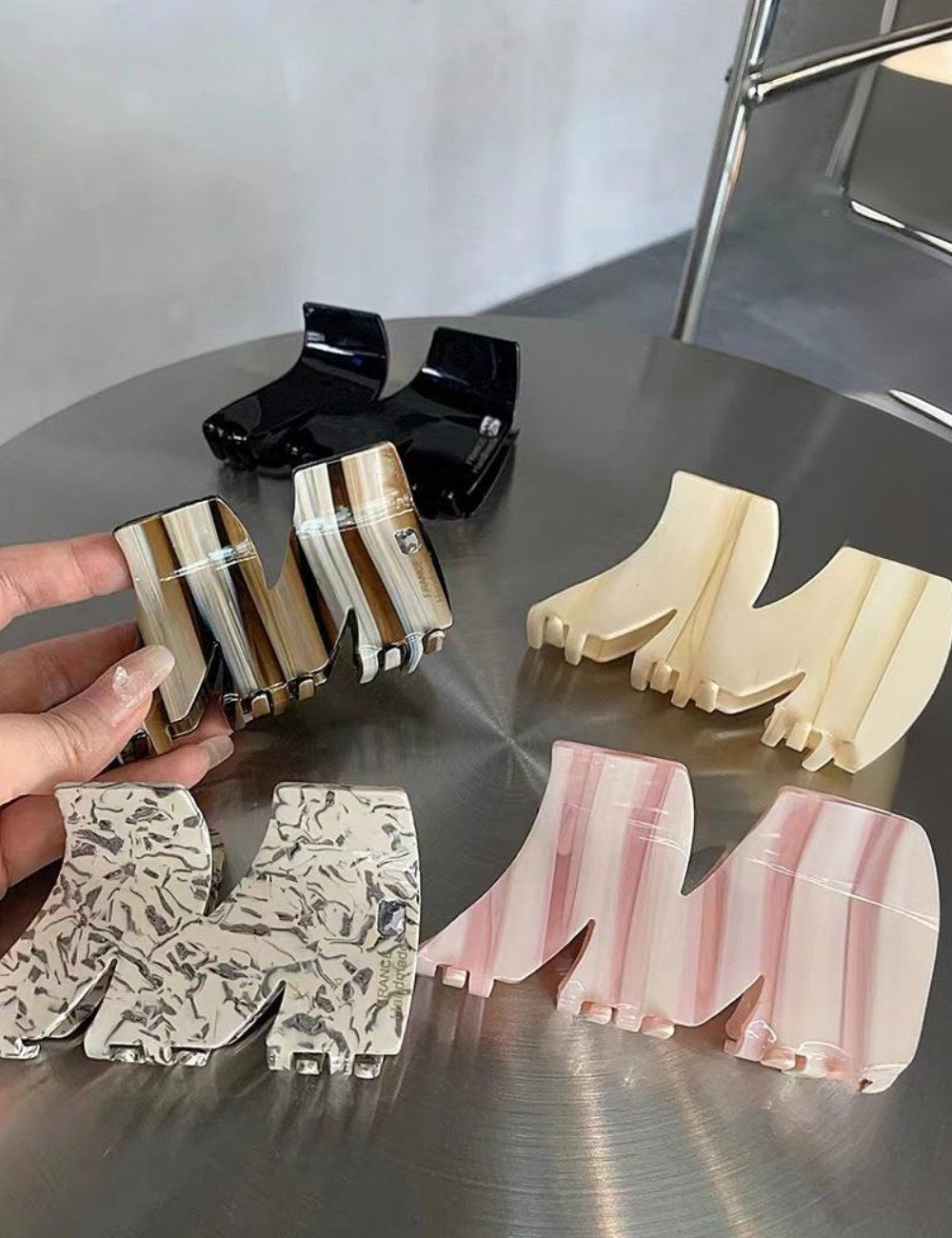 M Shaped Irregular Print Sweet Hair Claws