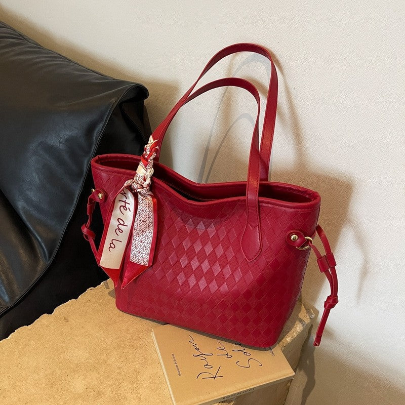 Retro Handbag With Pendant